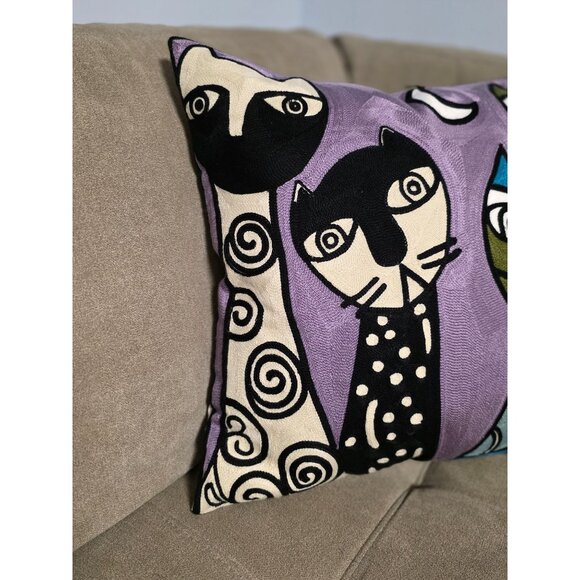 Colorful Cat Pillow Cover – Handmade Embroidered Cushion Cover with Abstract Cat - Picture 3 of 10